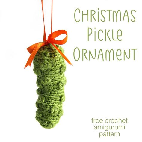 Crochet Objects, Crochet Pickle, Christmas Pickle Ornament, Pickle Ornament, Christmas Pickle, Crochet Ornament Patterns, Finger Crochet, Crocheted Christmas, Crocheting Ideas