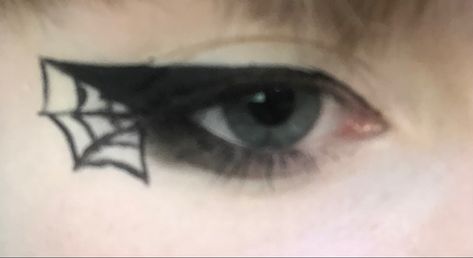 Cobweb Eyeliner, Spirit Day Ideas, Eyeliner Designs, Gothic Makeup, Eyeliner Looks, Midsummer Nights Dream, Pretty Makeup, Smokey Eye, Pretty Quotes