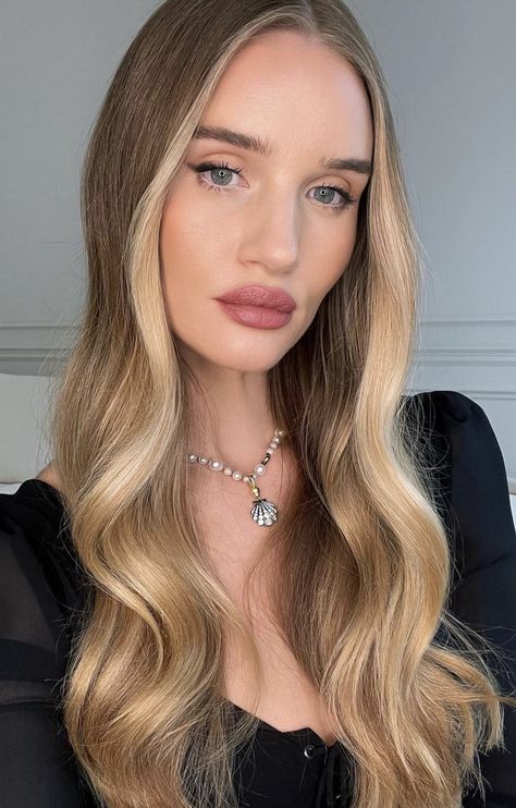 Butterscotch Hair Color, Rosie Huntington Whiteley Hair, Butterscotch Hair, Tinted Serum, Caramel Blonde Hair, Black Hair Inspiration, Rosie Hw, Rose Inc, Beige Hair