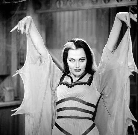 Lee Meriwether, Eddie Munster, Goth Memes, The Munster, Lily Munster, Yvonne De Carlo, Portia De Rossi, Female Vampire, Creepy Horror