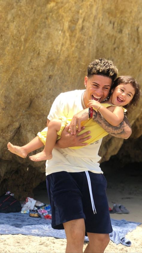 Ace Family Wallpaper, Family Wallpaper, Catherine Paiz, Ace Family, Couple Photos, Running, Tumblr, Pai