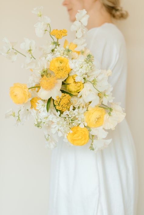 Yellow Ranunculus Bouquet, Yellow And White Wedding Florals, Soft Yellow Wedding Theme, Yellow Bride Bouquet, Yellow Bouquet Flowers, White Yellow Bouquet, White And Yellow Bouquet, Yellow And White Bouquet, Bouquet With Ranunculus