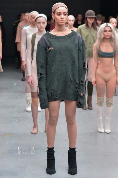 Kanye West x Adidas Originals Fall 2015 Ready-to-Wear Collection - Vogue Yeezy Fashion Show, Yeezy Collection, Western Outfits Men, Yeezy Season, Runway Collection, 2015 Fashion, Fall 2015, Sustainable Clothing, Kanye West