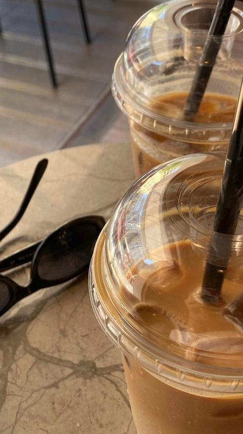 Instagram Creative Ideas, Coffee Obsession, Ig Story Ideas, Insta Story Ideas, Ice Coffee, Coffee Coffee Coffee, Coffee Aesthetic, Aesthetic Coffee, Coffee Date