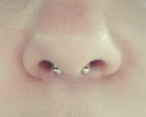 Love how barely there this septum piercing is! Small Septum, Spiderbite Piercings, Septum Piercings, Piercing Septum, Cool Piercings, Dermal Piercing, Cute Piercings, Septum Jewelry, Body Piercings