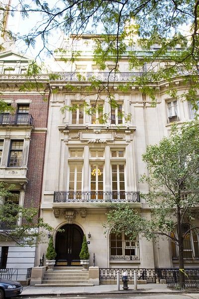 Front Steps, Nyc Apartment, City Living, Old Building, House Goals, Vintage Modern, My Dream Home, Future House, Curb Appeal