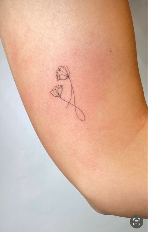 Mother And Daughter Fine Line Tattoo, Amma Nanna Tattoo, Niece And Nephew Tattoo Ideas For Aunt, Tato Mom, Mum And Baby Tattoo, Niece Tattoo Ideas For Aunt, Midwife Tattoo, Nan Tattoo, Small First Tattoos