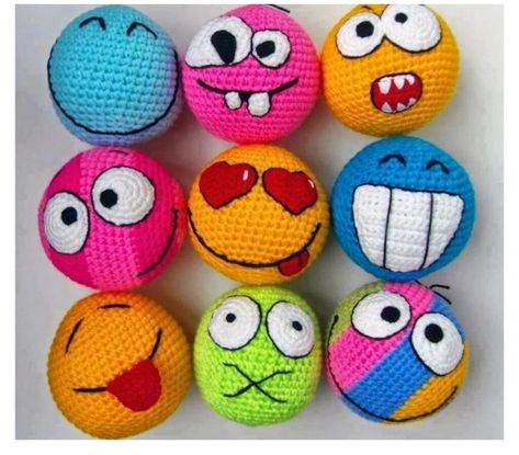 Emojis Amigurumi Free Pattern - Csr.life Crochet Ball, Free Amigurumi Patterns, Haken Baby, Crochet Diy, Crochet Keychain, Amigurumi Free Pattern, Crochet For Kids, Knitted Toys, Crochet Gifts