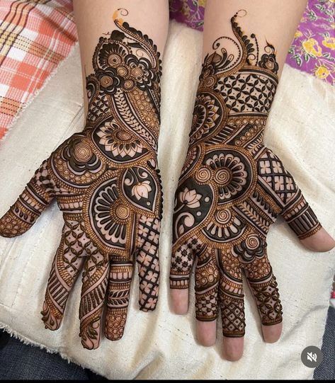 3d Mehendi, Mehndi Design Dubai, Seema Anand, Half Hand Mehndi, Half Hand Mehndi Design, 3d Mehndi, Traditional Mehendi, Short Mehndi, Beautiful Simple Mehndi Design