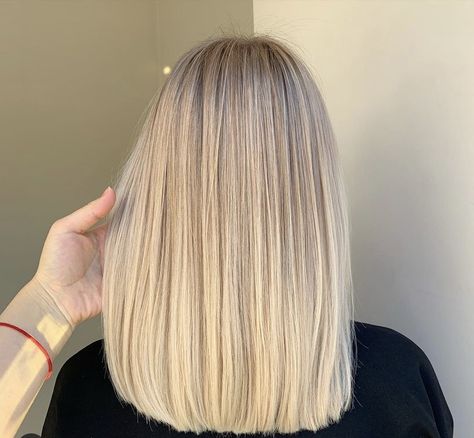 Blonde Lob Hair Straight, Blond Babylights On Brown Hair, Medium Blonde Hair Straight, Blonde Long Bob Straight, Blonde Collar Bone Length Hair Straight, Blonde Balayage Straight Hair, Blond Lob, Balayage Straight Hair, Blonde Hair Goals