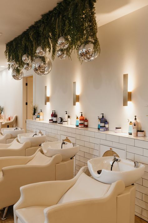 Shampoo Rooms In Salons, Hair Washing Station Salon, Hair Salon Shampoo Station, Shampoo Area In Salon Interior Design, Wash Bowls Salon, Best Hair Salon Design, Hair Washing Station Home, Shampoo Bar Salon Ideas, Dream Hair Salon Ideas