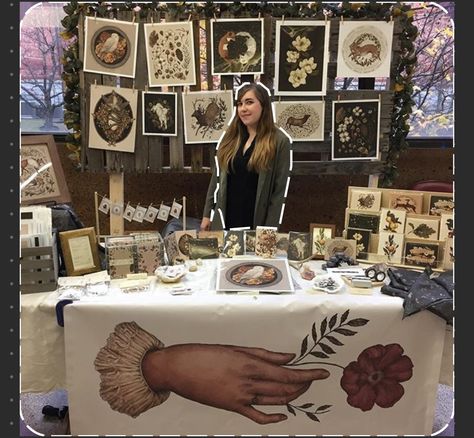 Art Show Setup Ideas, Vendor Booth Display Ideas Witchy, Art Show Print Display, Market Booth Ideas Display Stands, Art Table Display Ideas, Craft Show Aesthetic, Artist Display Ideas, Artist Alley Table Ideas, Artist Display Booth