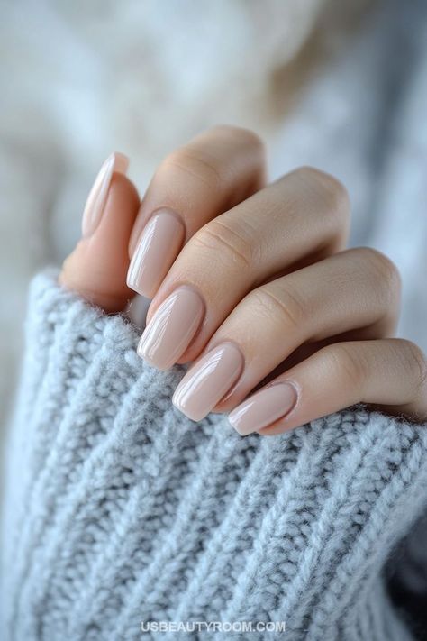 Keep it sleek and sophisticated with 35+ plain summer nail ideas that are perfect for a minimalist look. From soft neutrals and pastel shades to bold, solid colors, these nails are versatile and chic. Add a subtle matte finish, glossy topcoat, or a touch of glitter for a simple yet stylish twist. Whether you're heading to the beach, a casual outing, or just embracing the season, these plain nails will keep your look fresh and effortless all summer long. #PlainNails #SummerNails #MinimalistNailAr Nails Simple Elegant, Plain Summer Nails, Summer Nail Looks, Summer Nails Simple, Summer Nails Ideas, Summer Nail Ideas, Plain Nails, Nail Looks, Simple Look