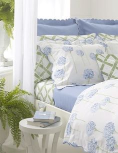 English garden inspired bedroom 4 Hydrangea Cottage, Blue Period, Blue Cottage, Beautiful Prints, Bed Linens, Design Del Prodotto, Fine Linens, Blue Hydrangea, Beautiful Bedding