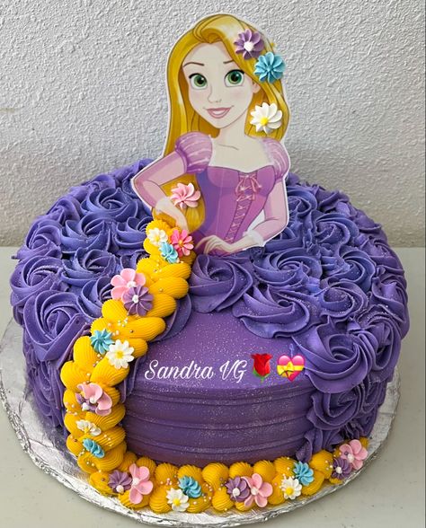 Rapunzel Birthday Cake Buttercream, Rupanzel Cake Ideas, Tangled Birthday Cake Ideas, Diy Rapunzel Cake, Rupunzle Cakes, Rapunzel Number Cake, Simple Rapunzel Cake, Rapunzel Bday Cake, Rapunzel Birthday Cake Ideas