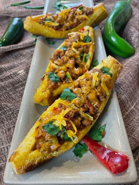 Sweet plantains stuffed with a Caribbean sofrito flavored meat. Stuffed Plantains, Roasted Plantains, Sweet Plantains, African Vibes, Plantain Recipes, Vegetarian Meal Plan, Meat Seasoning, Event Menu, Caribbean Food