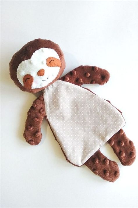 sewing toys patterns Lovey Sewing Pattern, Sloth Stuffed Animal, Start Sewing, Lovey Pattern, Cute Sewing Projects, Diy Bebe, Baby Sloth, Baby Sewing Projects, Lovey Blanket