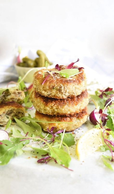 Mackerel Patties, Pea Patties, Garlic White Wine Sauce, Tartare Sauce, Vegetarian Treats, Fish Cakes Recipe, Mackerel Recipes, Mackerel Fish, Smoked Mackerel