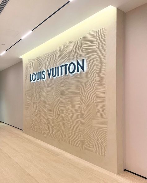 Large-scale texture mural measuring 4.5 m in width and 3 m in height for the reception of Louis Vuitton Asia Pacific office, Taikoo Place 🏙️ We designed the pattern using a deconstructed version of the brand's iconic Monogram, transforming it into an elegant artwork that embodies the brand's core value of being innovative 🌸 #mural #frenchartists #elsajeanededieu #interiordesign #wallart #louisvuitton Louis Vuitton Home Office, Louis Vuitton Office, Showcase Louis Vuitton, Louis Vuitton Commercial, Louis Vuitton Building Aesthetic, Louis Vuitton Installation, Scale Texture, Elegant Artwork, Dear Future