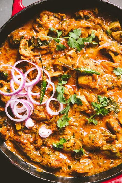 Boneless Chicken Curry - Weeknight meal Bengali Chicken, South Indian Chicken Curry, Filling Meals, Chicken Curry Recipe Easy, Curry Recipes Easy, Chicken Receipes, Chicken Recipes Boneless, Oven Chicken Recipes, Indian Chicken