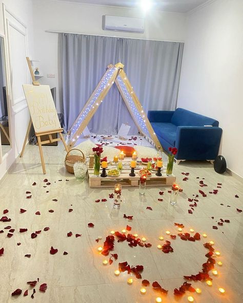 Romantic indoor picnic with a tent Indoor Picnic Date, Flowers Bedroom Decor, Romantic Dinner Decoration, Diy Anniversary Gifts For Him, Bedrooms For Couples, Romantic Valentines Day Ideas, Diy Valentines Day Gifts For Him, Handmade Party Favors, Surprise Birthday Decorations