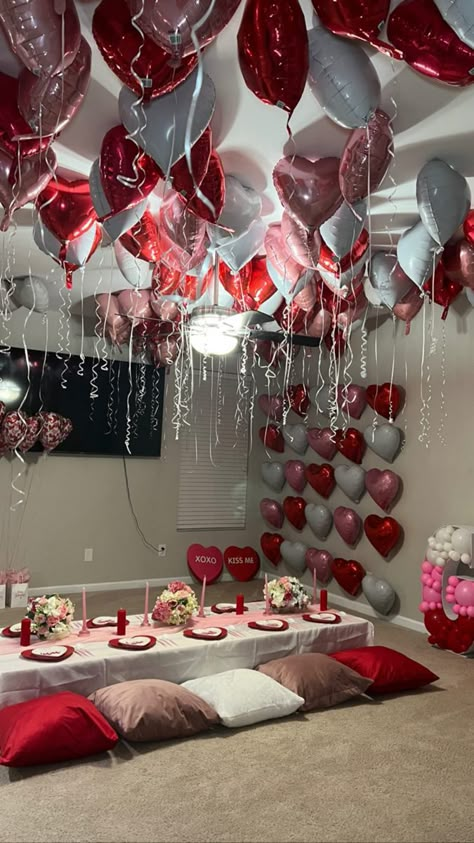 Valentines Theme Party, Valentine Dinner Party, Valentines Day Aesthetic, Galentines Day Ideas, Valentines Brunch, Aesthetic Valentines, Valentines Birthday Party, Valentines Party Decor, Day Aesthetic