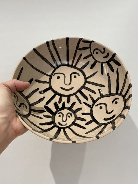 Easy Ceramic Bowl Painting Ideas, Ceramic Plate Painting Ideas, Air Dry Clay Bowl, Easy Pottery Painting, Plate Painting, Ceramic Cafe, Diy Pottery Painting, Acrylic Painting Ideas, Easy Acrylic Painting