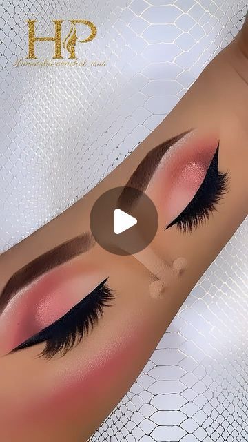 Bedika Makeovers / Himanshu Panchal on Instagram: "soft eyemakeup tutorial❤️   .   #eyemakeup #eyemakeuptutorial #eyemakeuponhand" Hand Makeup Art, Eye Shadowing, Eye Shadowing Tutorial, Eye Makeup On Hand, Hand Tutorial, Hands Tutorial, Cut Crease Eyeshadow, Soft Eye Makeup, Hand Makeup