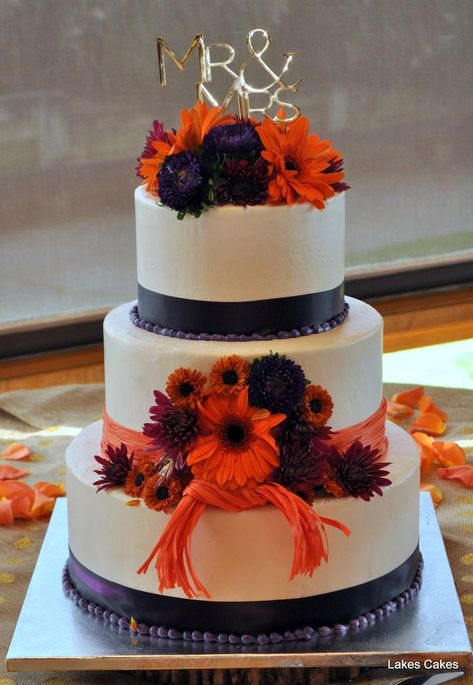 a fall wedding cake in oranges and black --classy halloween wedding cake  #weddingcake #michiganwedding Wedding Cake Fall Colors, Classy Halloween Wedding, Halloween Wedding Cake, Black Wedding Flowers, Vintage Winter Weddings, Fall Wedding Cake, Halloween Wedding Cakes, Small Wedding Photography, Spring Wedding Bouquets