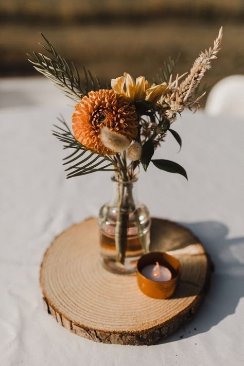 Rustic Boho Fall Wedding Centerpieces, Amber Glass Flower Arrangement, Magnolia Arrangements Wedding, Simple Fall Wedding Flower Arrangements, Table Flowers For Wedding, Terra Cotta Flower Arrangements, Simple Boho Flower Arrangements, Modern Fall Wedding Centerpieces, Vase Centerpiece Ideas Wedding