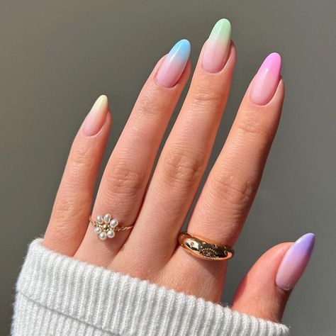 Multicolored Ombre Nails, Multicolor Ombre Nails, Colorful Ombré Nails, Ombre Nails Colorful, Nails Verlauf, Nails Summer Ombre, Trendy Ombre Nails, Ombre Nail Art, Ombre Art