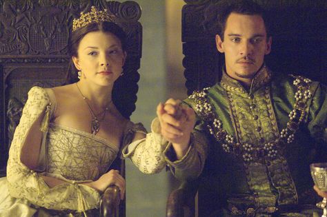 Henry VIII and Anne Boleyn (Natalie Dormer) in The Tudors - 2007 Tudor Series, Sarah Bolger, Tudor Dynasty, Margaery Tyrell, Sette Nani, The Tudors, King Henry Viii, Jonathan Rhys Meyers, Natalie Dormer