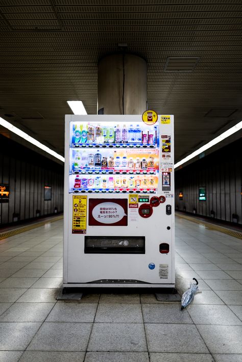 Japan Aesthetic Vending Machine, Asian Vending Machine, Vending Machines Japan, Japanese Vending Machines Illustration, Night Vending Machine, Vending Machine Photography, Japan Vending Machine Aesthetic, Cool Vending Machine Ideas, Vending Machine Aesthetic