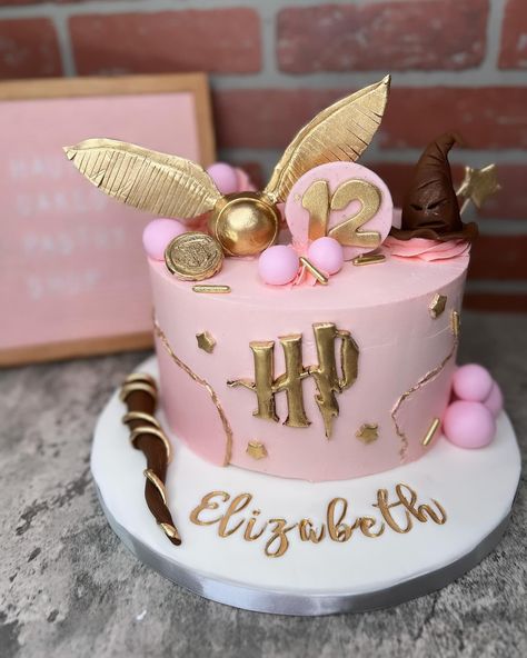 This cake made my pink-obsessed, Harry Potter-loving self soooo happy. Hopefully the birthday girl loved it just as much!… | Instagram Harry Potter Pink Cake, Pink Harry Potter Cake, Cake 11 Birthday Girl, 7 Birthday Cake Girl, Pink Harry Potter Birthday Party, Bento Cake Harry Potter, Harry Potter 9 3/4 Birthday, Girly Harry Potter Party, Birthday Cake 9th Girl