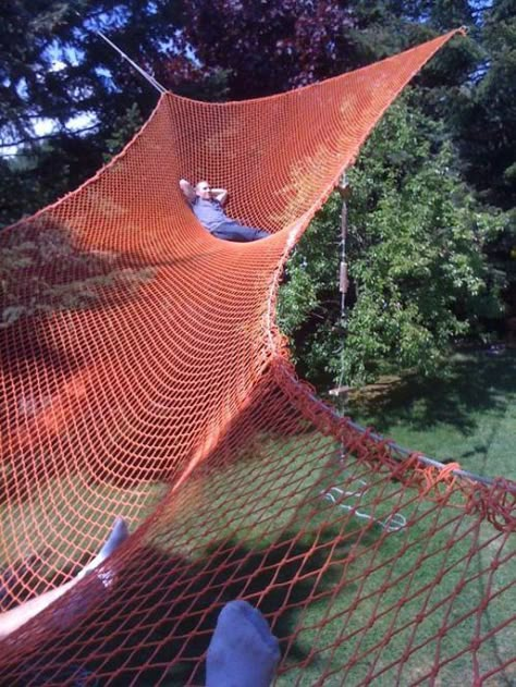 Huge Hammock - I want this! - Happy Money Saver | Homemade | Freezer Meals | Homesteading Good. Fun Small Backyard Ideas, Play Place, Backyard Hammock, Attic Playroom, Dream Backyard, Teds Woodworking, Cool Ideas, Backyard Fun, Tiny Homes