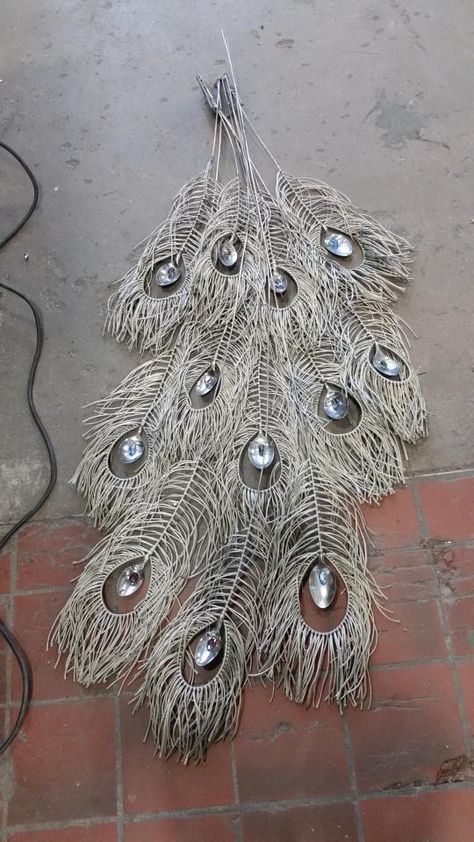 Peacock Sculpture, Metal Peacock, Cutlery Art, Candyland Christmas, Welding Art Projects, Metal Artwork Wall, Peacock Art, Garden Art Sculptures Diy, Garden Art Projects