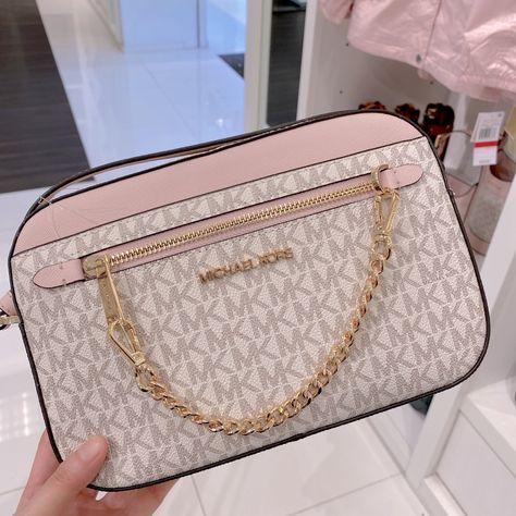 Brand New With Tag, 100% Authentic Price Firmheight 6 14 Width 9 12deep 2 14gold Tone Hardware Michael Kors Handbags Crossbody, Luxury Bags Collection, Handbag Essentials, Bags Michael Kors, Girly Bags, Michael Kors Crossbody Bag, Mk Bags, Luxury Purses, Fancy Bags