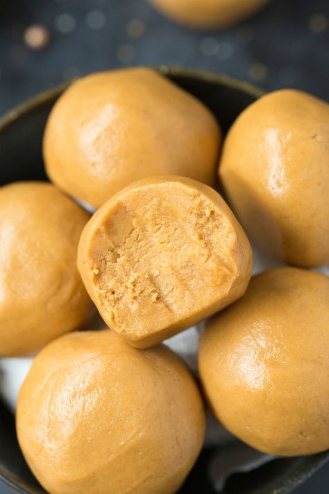 3-Ingredient No Bake Keto Peanut Butter Balls (Paleo, Vegan, Low Carb)- Easy chewy, fudgy no bake peanut butter protein balls recipe ready in 5 minutes and needing 3 ingredients! A quick and easy snack! #peanutbutter #proteinballs #energyballs #ketorecipe | Recipe on thebigmansworld.com Keto Peanut Butter Balls, Vegan Energy Balls, Vegan Low Carb, Protein Balls Recipes, Desserts Keto, Low Carb Peanut Butter, Peanut Butter No Bake, Low Carb Easy, Fat Bomb