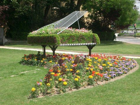 Unique and Beautiful Piano Garden, Music Garden, Reims France, Piano Art, Musical Art, Music Design, A Park, Piano Music, Dream Garden