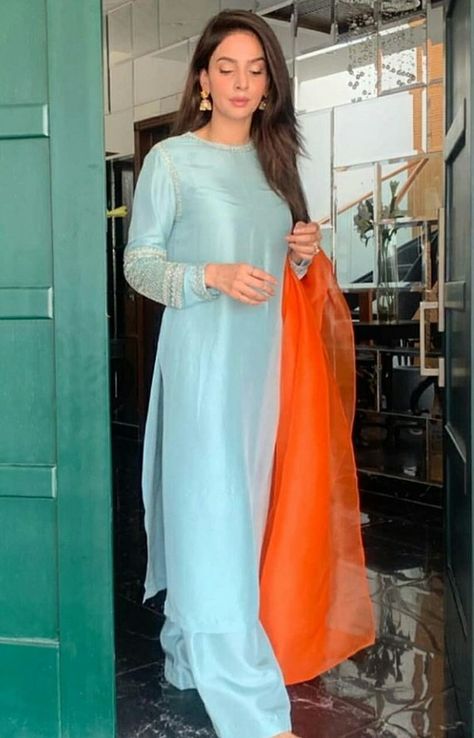 Saba Qamar, Pakistani Formal Dresses, Indian Designer Suits, Pakistani Fashion Casual, Casual Indian Fashion, Pakistani Dresses Casual, Beautiful Pakistani Dresses, Salwar Kamiz, Indian Dresses Traditional