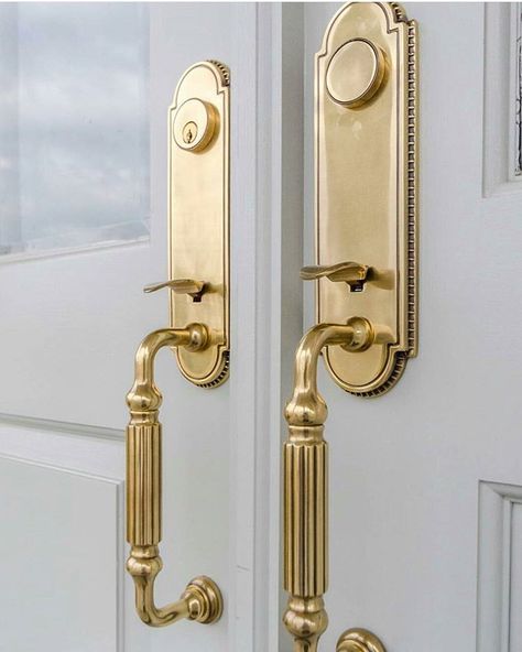 Beautiful Orleans tubular set in French antique brass on a classic New Orleans… Door Handle Ideas, Double Door Handles, Handle Ideas, Gray Headboard, Exterior Door Hardware, Entry Door Hardware, Front Door Hardware, Parts Of Stairs, Doors Ideas