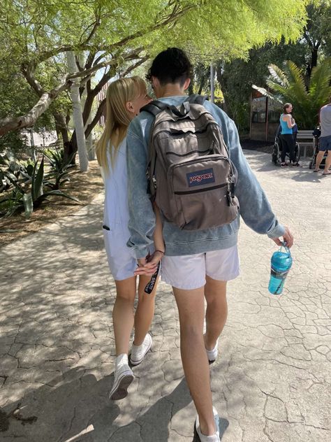 Zoo Date Couple Aesthetic, Couple Zoo Pictures, Zoo Couple Pictures, Zoo Date Couple, Zoo Aesthetic Date, Zoo Date Aesthetic, Boyfriend Activities, Date Bucket List, Zoo Date