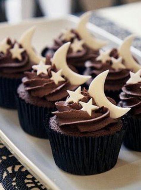 Cup cakes Eid Cupcakes, Eid Cake, Star Cupcakes, Eid Food, Ramadan Recipes, Idul Fitri, Cup Cakes, Iftar, Cakes And More