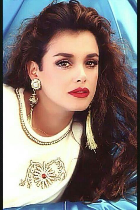 Lucia mendez 1980's Makeup, 1980s Makeup, Lucia Mendez, Makeup Ads, Pretty Woman, Diva, Vintage Fashion, Actresses, Celebrities