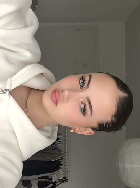 Clean hairstyle, soft makeup, cute hoodie and necklace Hoodie Outfit Hairstyles, Hairstyle For Clean Hair, Hairstyle For Hoodie Outfit, Hairstyles For Hoodie, Hairstyle With Hoodie, Hair Styles For Hoodies, Hairstyle For Hoodie, Hairstyles For Hoodies, Clean Makeup Aesthetic