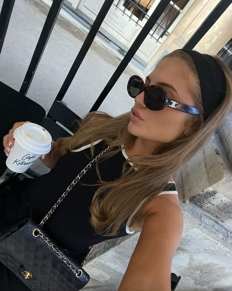 Claudia Aesthetic, Celine Sunglasses, Looks Black, Stockholm Fashion, Simple Chic, People Dress, Old Money Aesthetic, Professional Outfits, Mendoza