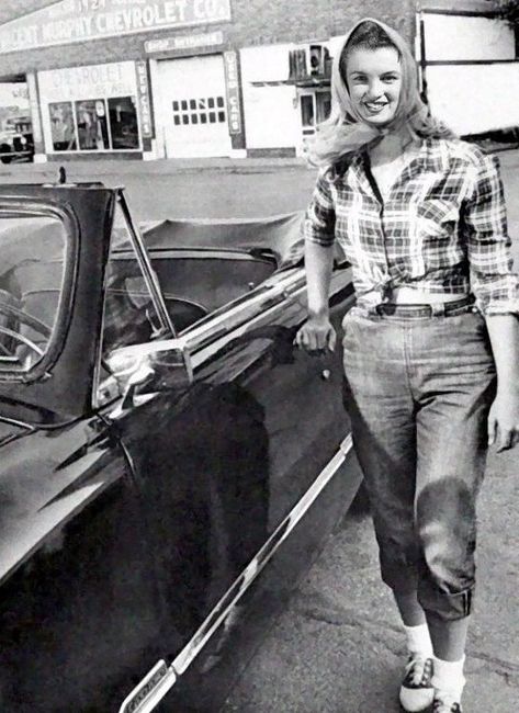 Marilyn Monroe Style Androgyne, Celebrity Baby Pictures, Last Picture Show, Cybill Shepherd, Vw Vintage, The Last Picture Show, Stylish Jeans, Celebrity List, Norma Jeane