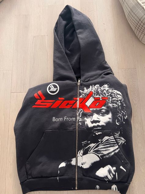 Sicko Ian Connor, Graphic Hoodie Outfit, Graphic Hoodies Street Style, Ropa Upcycling, Dope Hats, Streetwear Hoodie, Shirt Design Inspiration, Street Fashion Men Streetwear, Y2k Hoodie