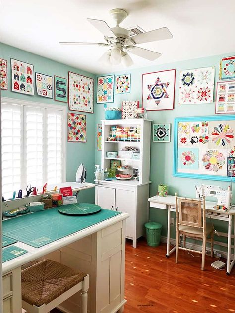 Sewing Room Organization Tips - A Quilting Life A Quilting Life, Sewing Room Inspiration, Sewing Spaces, Sewing Room Design, Sewing Room Organization, Quilting Room, Sewing Space, Beginner Sewing Projects Easy, My Sewing Room