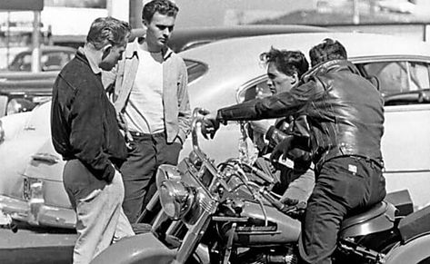 40 Vintage Photos Of Life In The 50s Biker Photos, Teddy Boys, Biker Life, Motorcycle Harley, Vintage Bicycles, Vintage Life, Vintage Bikes, Vintage Motorcycles, Old Photos